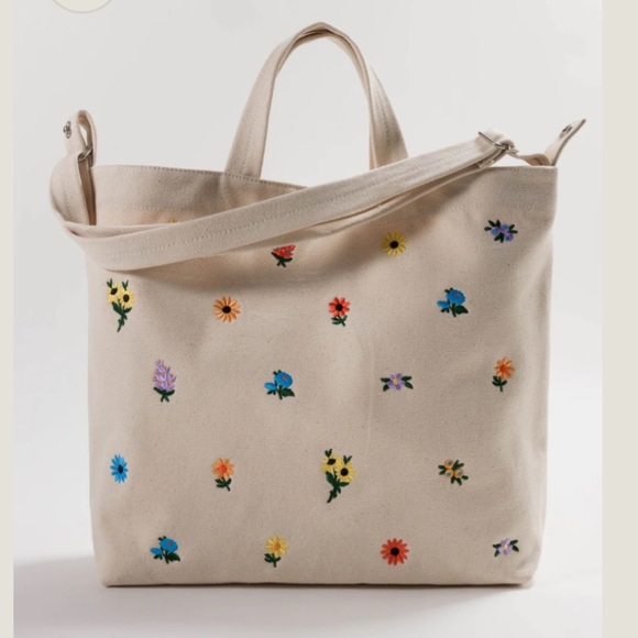Baggu Recycled Cotton Canvas Zip Tote – Everyday Carryall in Embroidered Daisies - Picture 1 of 14